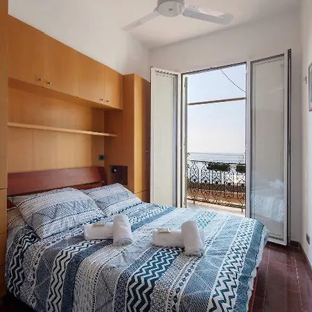 Orizzonte Sul Mare Apartment *